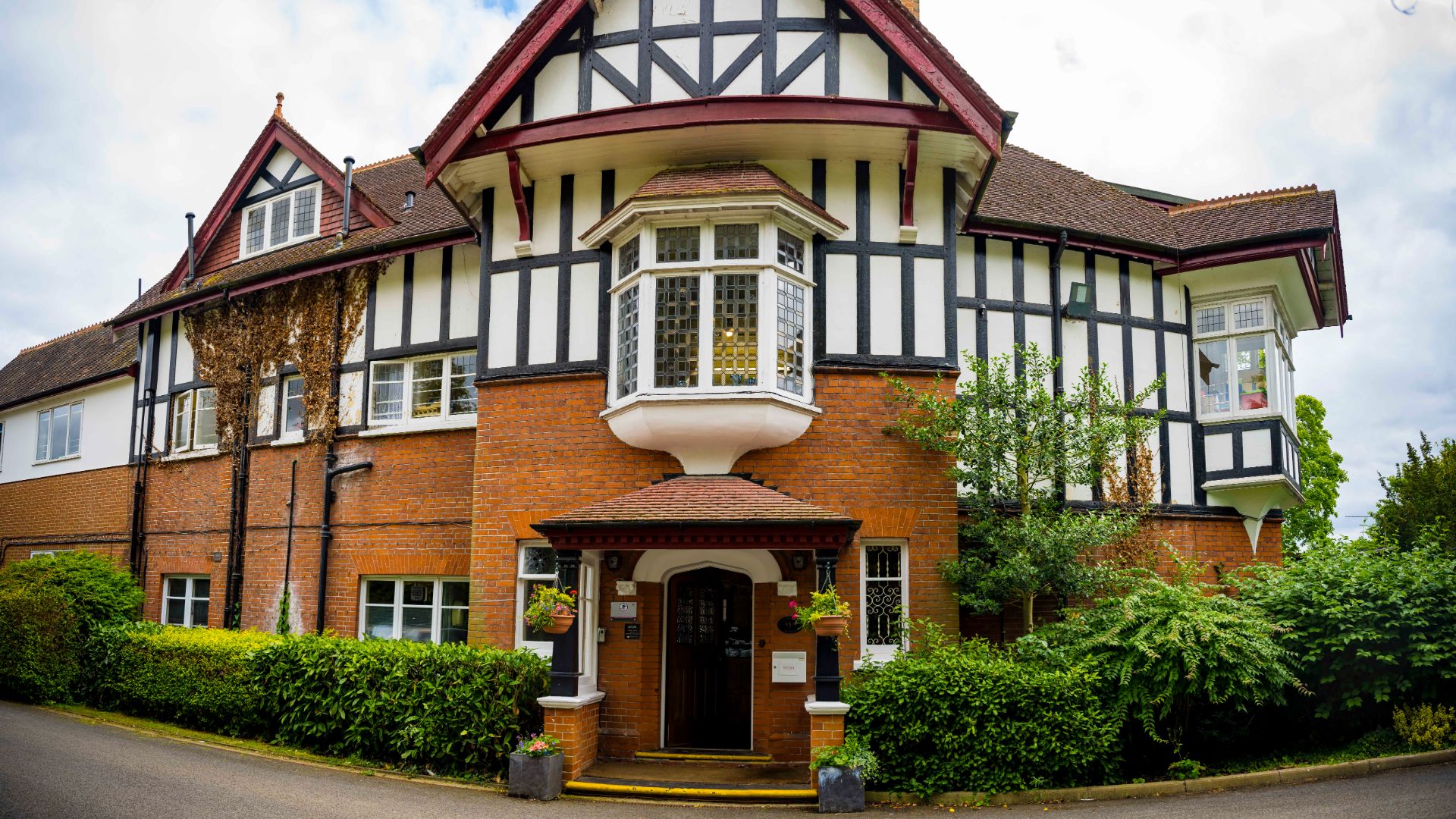 photo of the entrance to the junior school