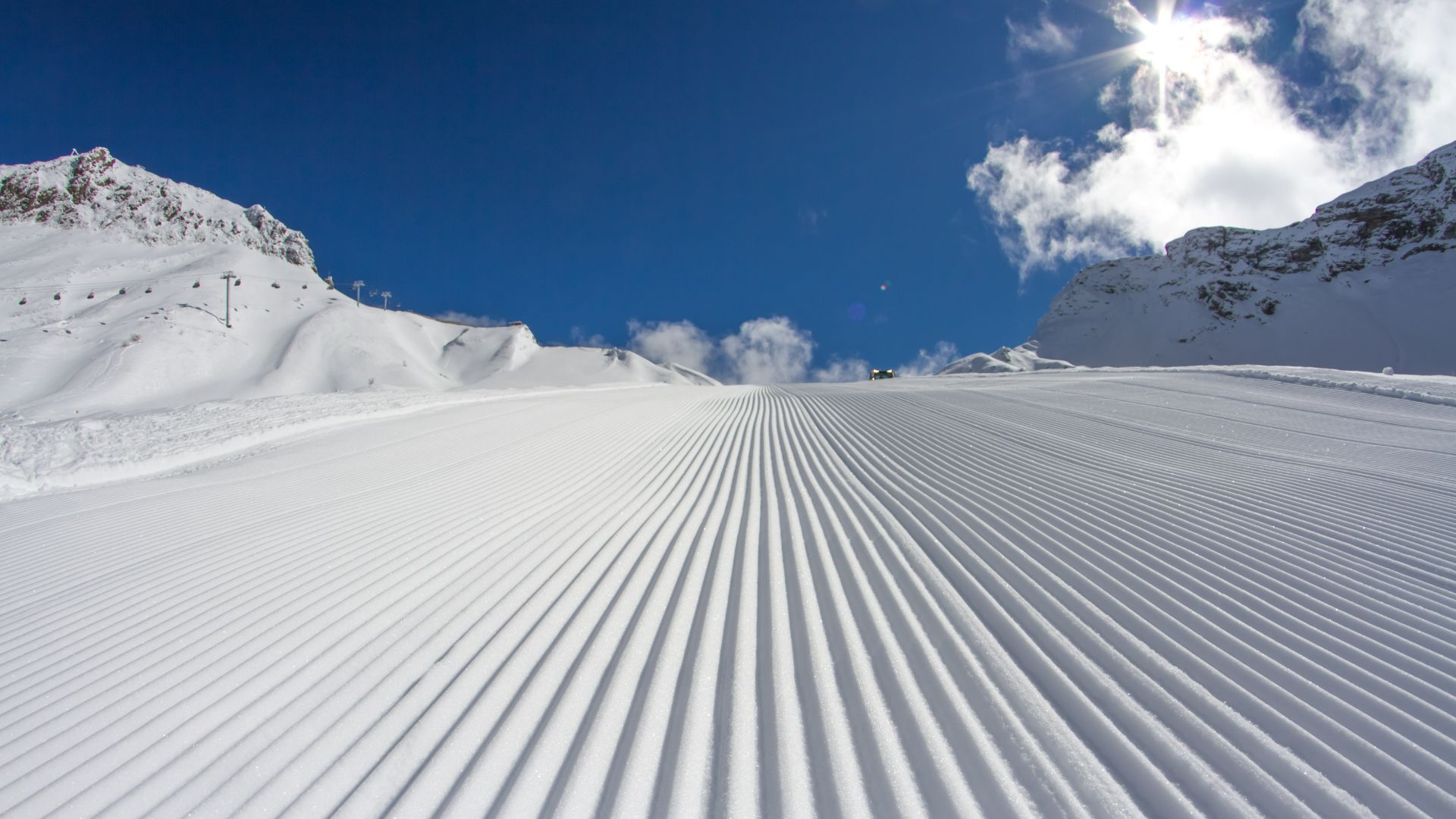 photo of a skii slope